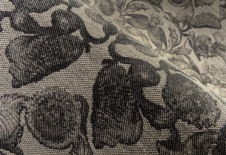 Обои Arte — COCCINELLA BELLA JACQUARD — Black & Ivory MO5002 (коллекция Moooi Wallcovering Green House)