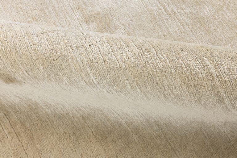 Индийский ковёр из шёлка и хлопка — BLANC DE BLANCS — PLAIN-GREY