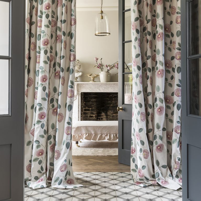 Ткань — Clarke and Clarke — MONIQUE — NATURAL/PEWTER — F1555/03