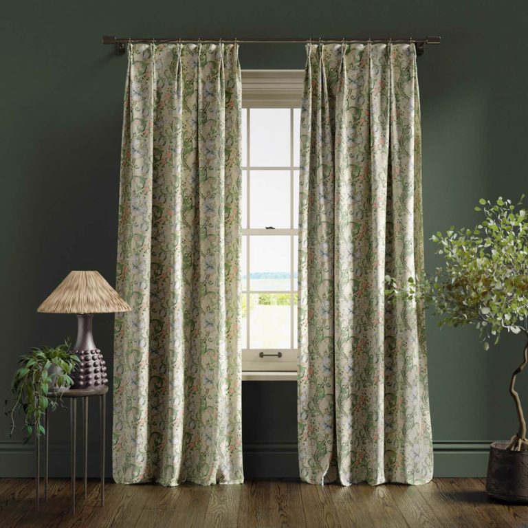 Ткань — Clarke and Clarke — GOLDEN LILY — LINEN/BLUSH — F1677/03