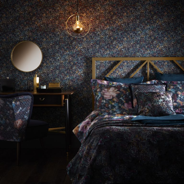 Обои — Clarke and Clarke — SCINTILLA — MIDNIGHT — W0154/01