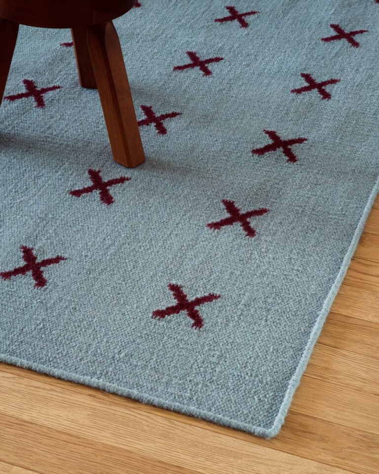 Ковёр Nordic Knots — Cross – Blue/Burgundy — 140×200