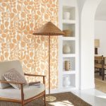 Обои — Casadeco — ECHAPPEE BELLE — Ramatuelle — Vert olive / sable (арт. 89827101)