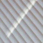 Обои Elitis — Pilastre RM 1043 01 (Коллекция Rayures jumelles )