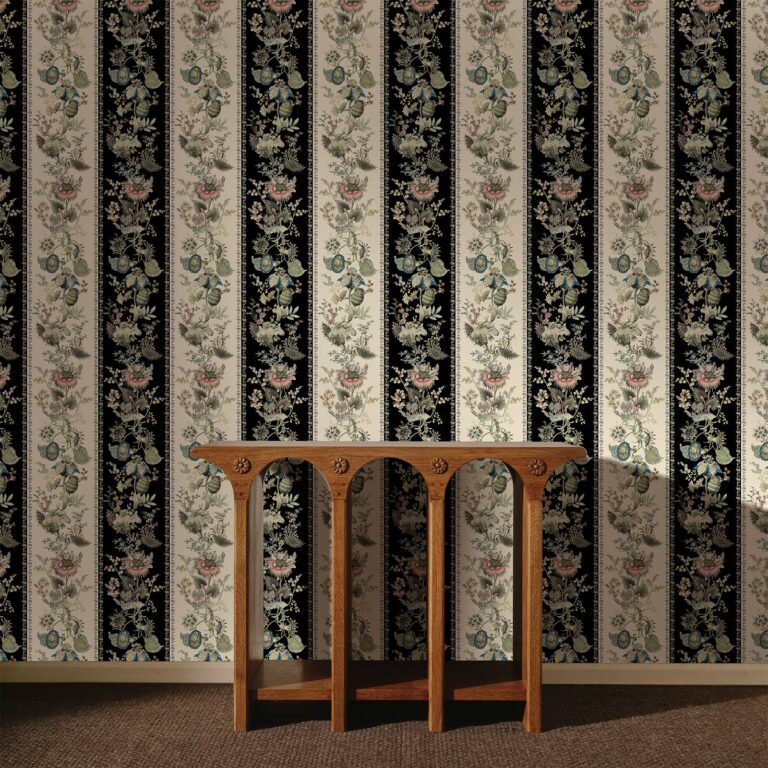 Обои House of Hackney — Flora Fantasia — Noir Stripe