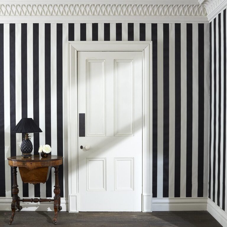 Обои House of Hackney — Mono Stripe — Off Black/Oyster