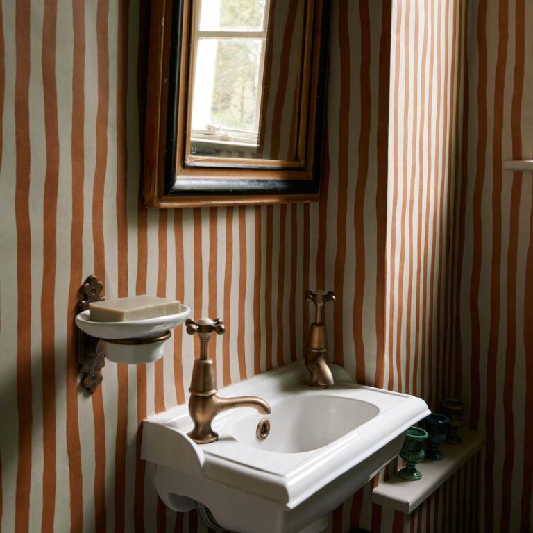 Обои House of Hackney — Artist’s Stripe — Amber