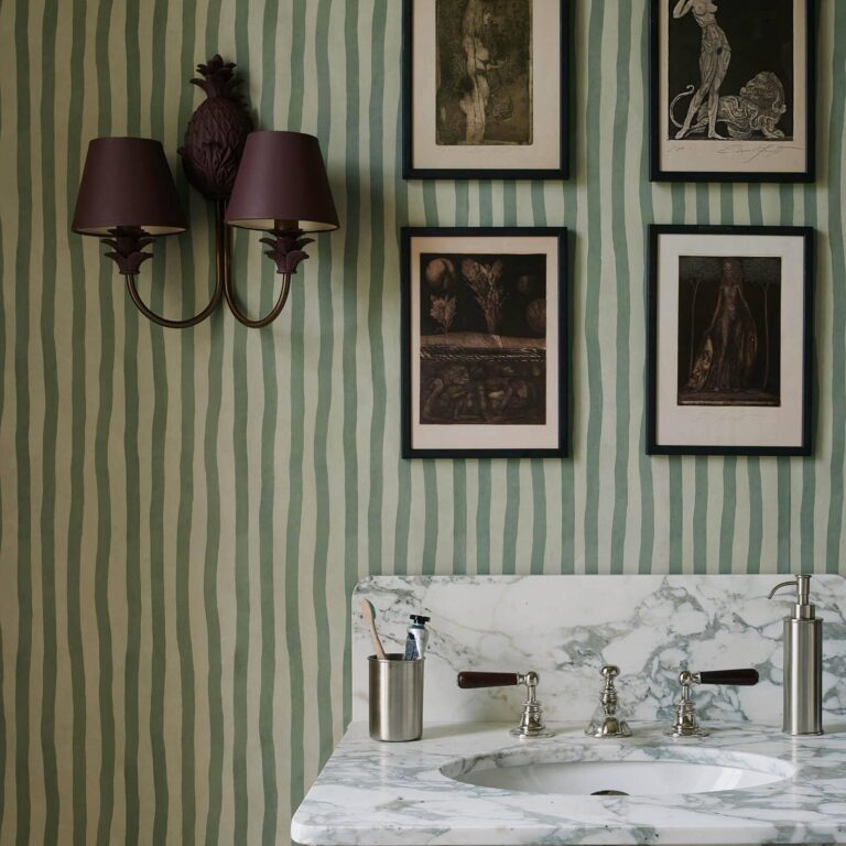 Обои House of Hackney — Artist’s Stripe — Opal