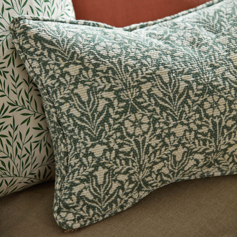 Ткань Morris & Co — Bellflowers — Indigo/Thyme — 227254