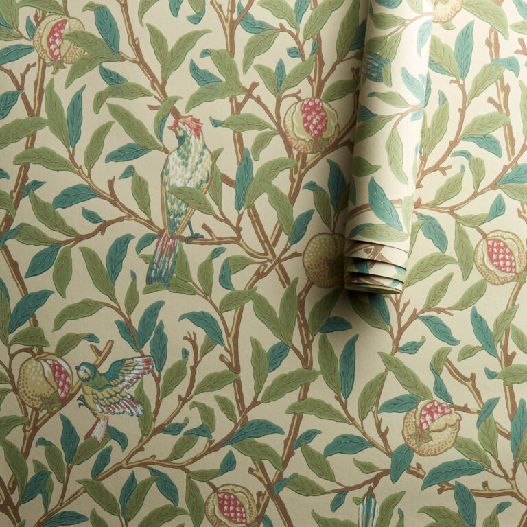 Обои Morris & Co — Bird & Pomegranate — Bayleaf/Cream — 212539