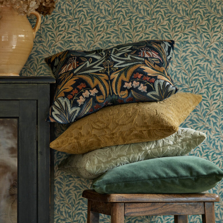 Ткань Morris & Co — Bluebell Embroidery — Indigo/Russet — 237293