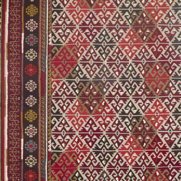 Ткань Morris & Co — Burdock & Star — Fig/Carmine — 236520