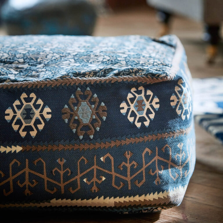 Ткань Morris & Co — Burdock & Star — Indigo — 236519