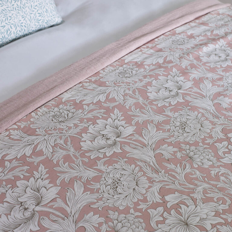 Ткань Morris & Co — Chrysanthemum Toile — Cochineal Pink — 226910