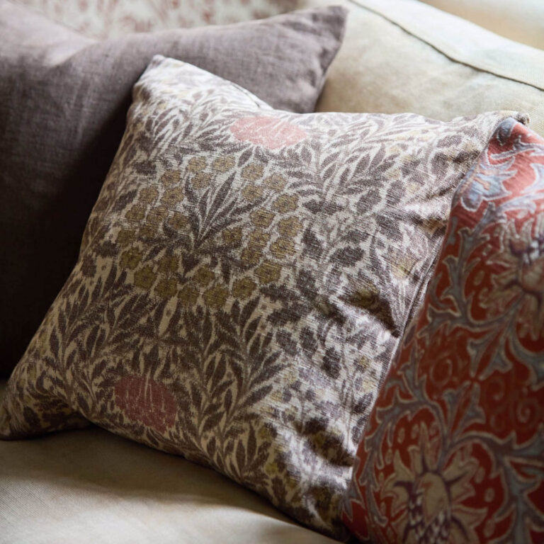 Ткань Morris & Co — Daisy & Oak Warp Print — Chestnut/Primrose — 237676