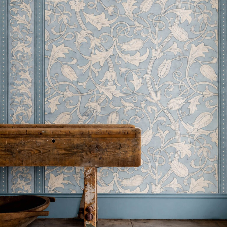 Обои Morris & Co — Etched Scrolling Tulip — Faded Indigo — 217604