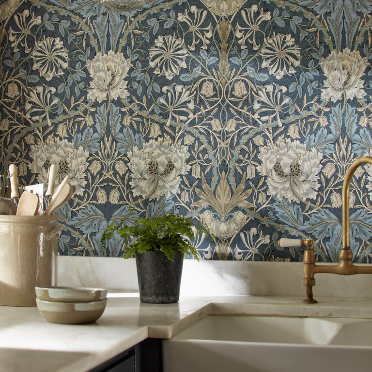 Обои Morris & Co — Honeysuckle & Tulip — Woad/Thyme — 217371