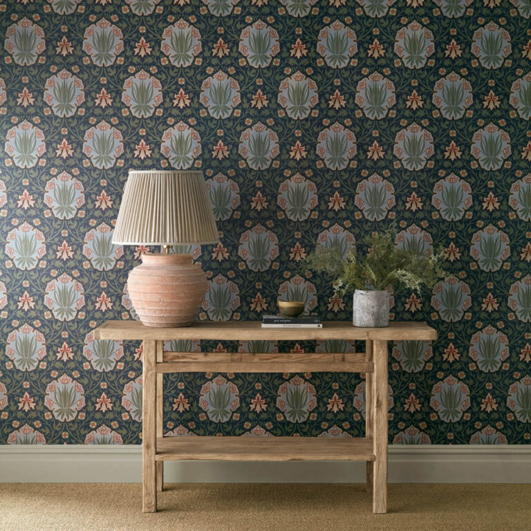 Обои Morris & Co — Iris & Rose — Indigo/Thyme — 217568
