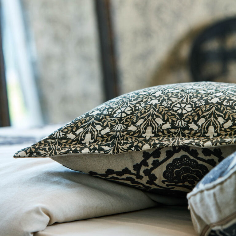Ткань Morris & Co — Morris Bellflowers — Charcoal/Olive — 226405