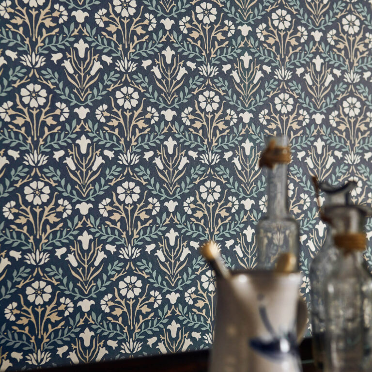 Обои Morris & Co — Morris Bellflowers — Indigo/Linen — 216436