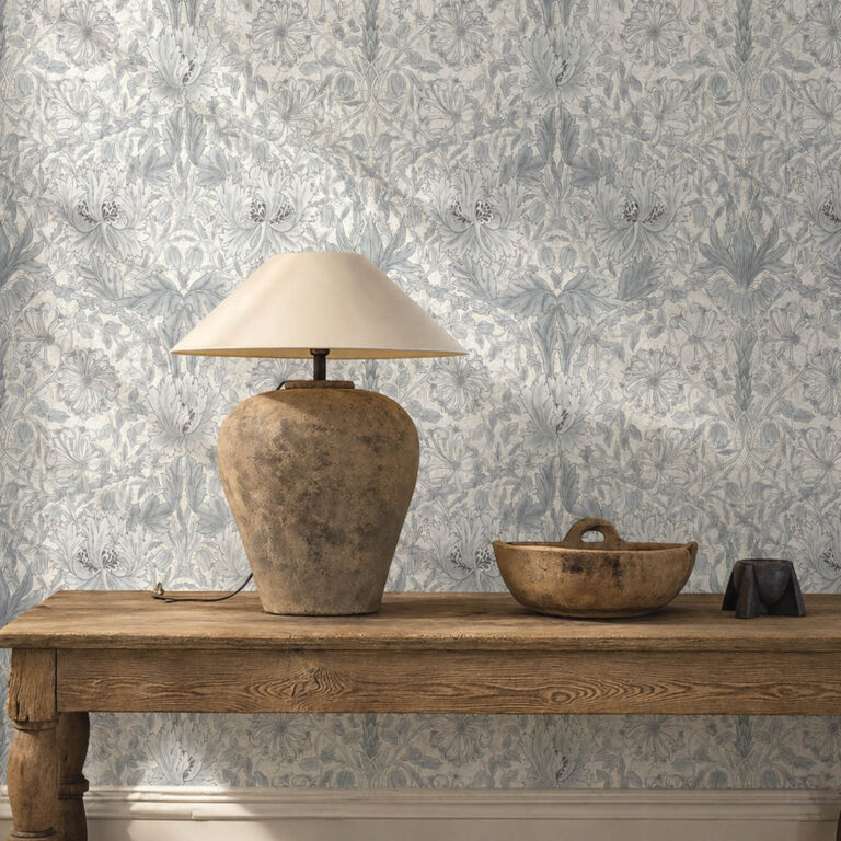Обои Morris & Co — Pure Honeysuckle & Tulip — Cloud Grey — 216524
