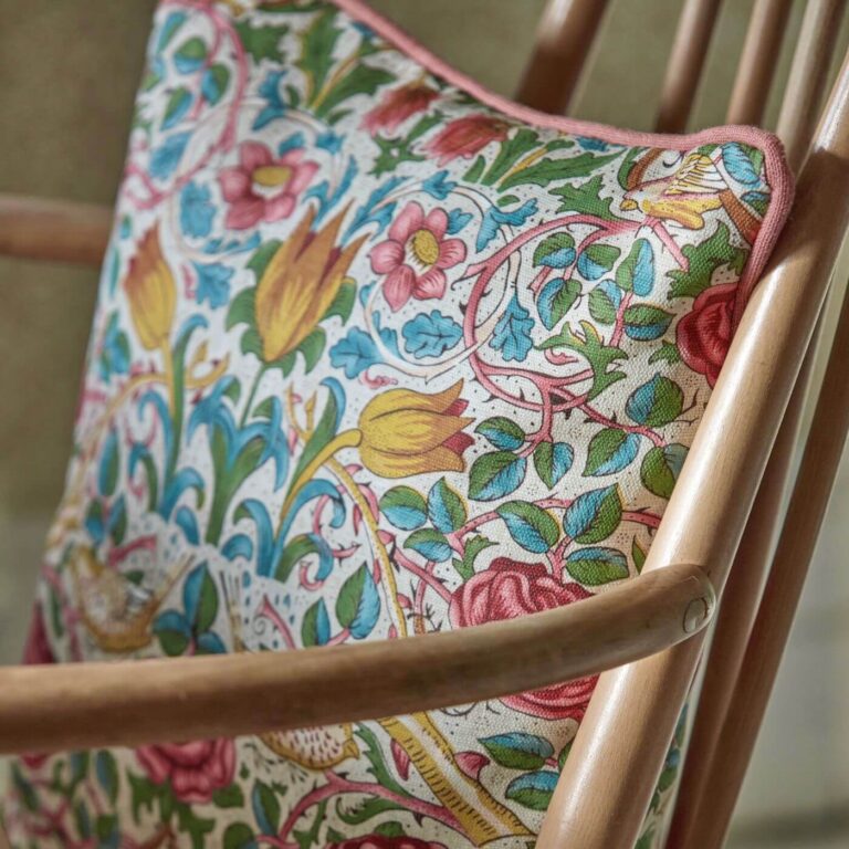 Ткань Morris & Co — Rose — Boughs Green/Rose — 227023