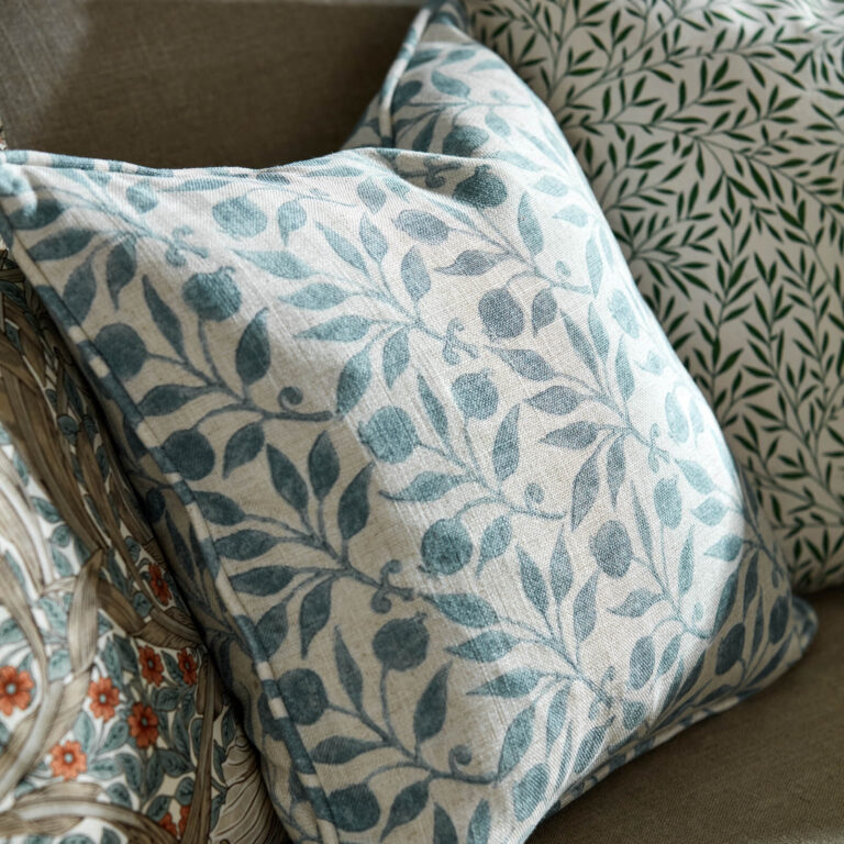 Ткань Morris & Co — Rosehip — Forest — 227260