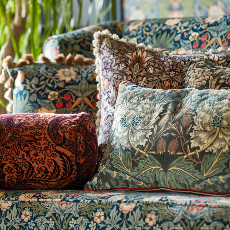 Ткань Morris & Co — Strawberry Thief Velvet — Indigo/Thyme — 236932