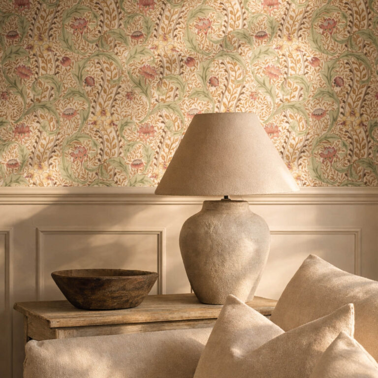 Обои Morris & Co — Wild Tulip & Vine — Rose/Linen — 217579