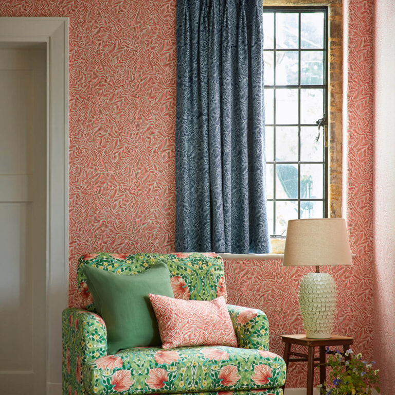 Обои Morris & Co — Yew & Aril — Watermelon — 217348